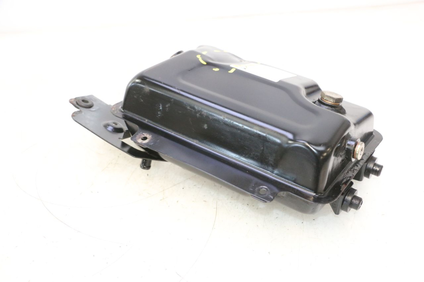 photo de OIL TANK CAN-AM SPYDER RS 1000 (2008 - 2012) - Fixing points details