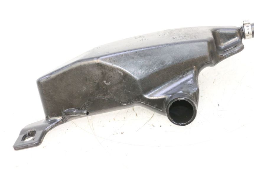 photo de OIL TANK APRILIA SR MOTARD 50 (2012 - 2018) - Fixing points details