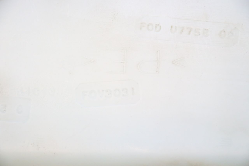 photo de OIL TANK YAMAHA WAVE RUNNER GP R 1200 (2000 - 2003) - Alternative perspective