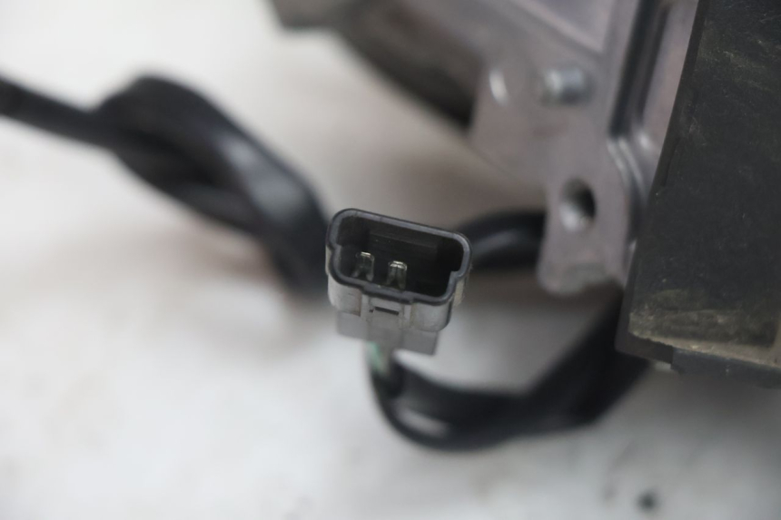 photo de RIGHT MIRROR SUZUKI BURGMAN EXECUTIVE ABS 650 (2006 - 2012) - Fixing points details