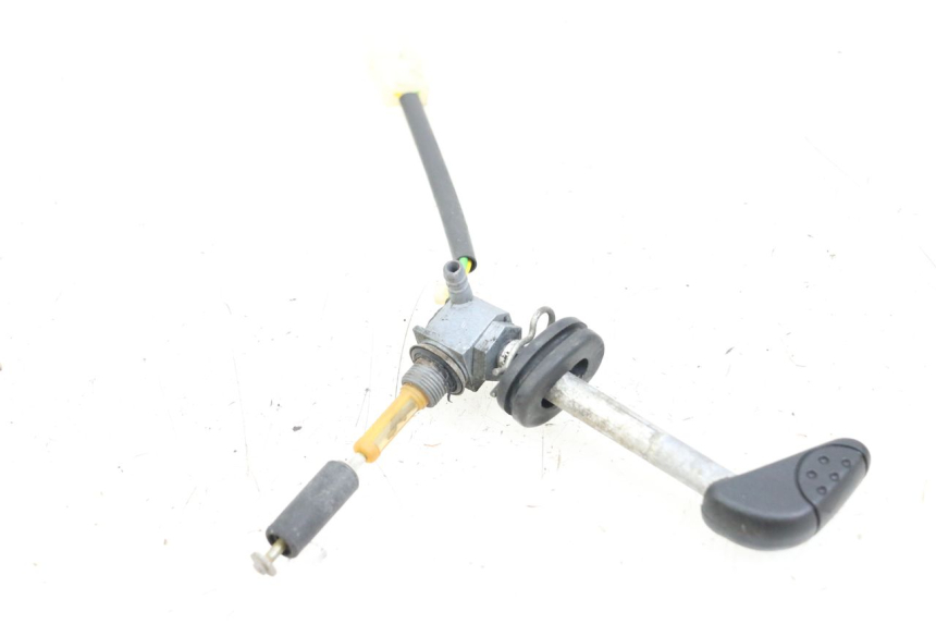 photo de FUEL TANK TAP PEUGEOT BUXY 50 (1993 - 1998) - Zoom on usage condition