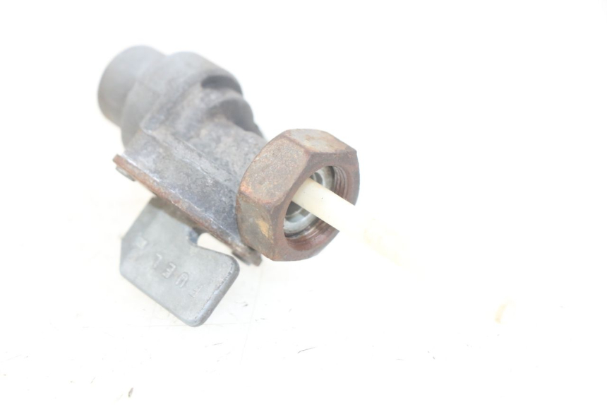 photo de FUEL TANK TAP HONDA CM 125 (1983 - 2003) - Zoom on usage condition