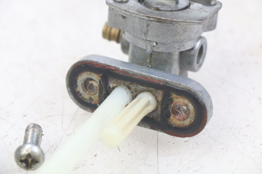 photo de FUEL TANK PETCOCK LONCIN DIRT BIKE 125 - Alternative perspective