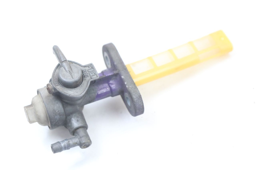 photo de FUEL TANK TAP SUZUKI GN 125 (1997 - 2000) - Zoom on usage condition