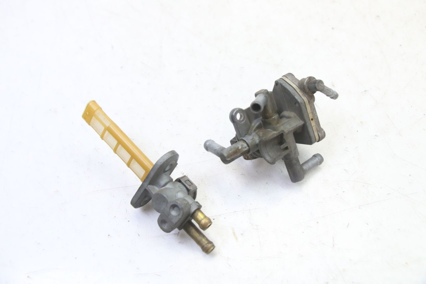 photo de FUEL TANK TAP SUZUKI GS GSE 500 (2001 - 2003) - Zoom on usage condition