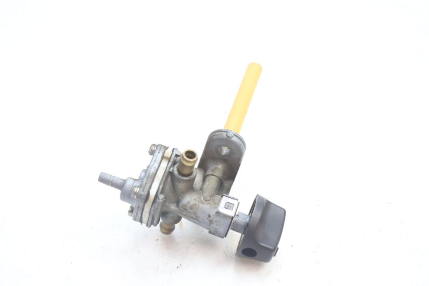 photo de FUEL TANK TAP SUZUKI GSX F GSXF 750 (1988 - 1998) - Technical close-up