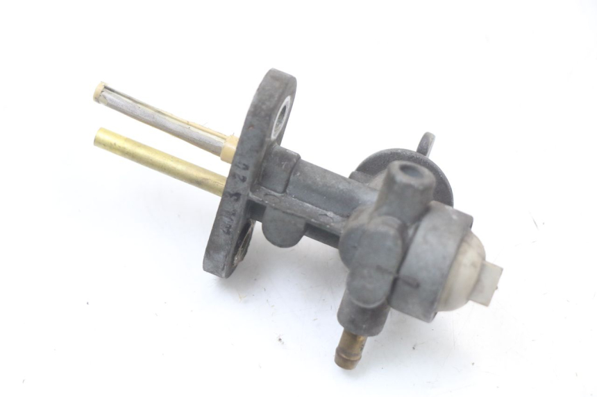 photo de Fuel tap HYOSUNG GV AQUILA 125 (2000 - 2009) - Alternative perspective