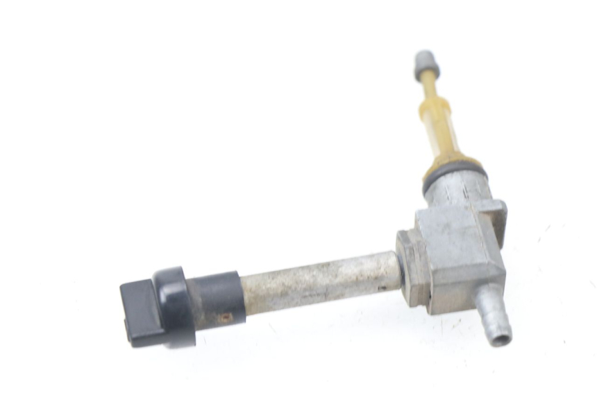 photo de FUEL TANK TAP PEUGEOT LUDIX 50 (2008 - 2017) - Zoom on usage condition