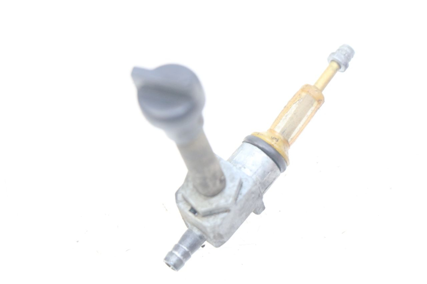 photo de FUEL TANK TAP PEUGEOT LUDIX 50 (2008 - 2017) - Zoom on usage condition