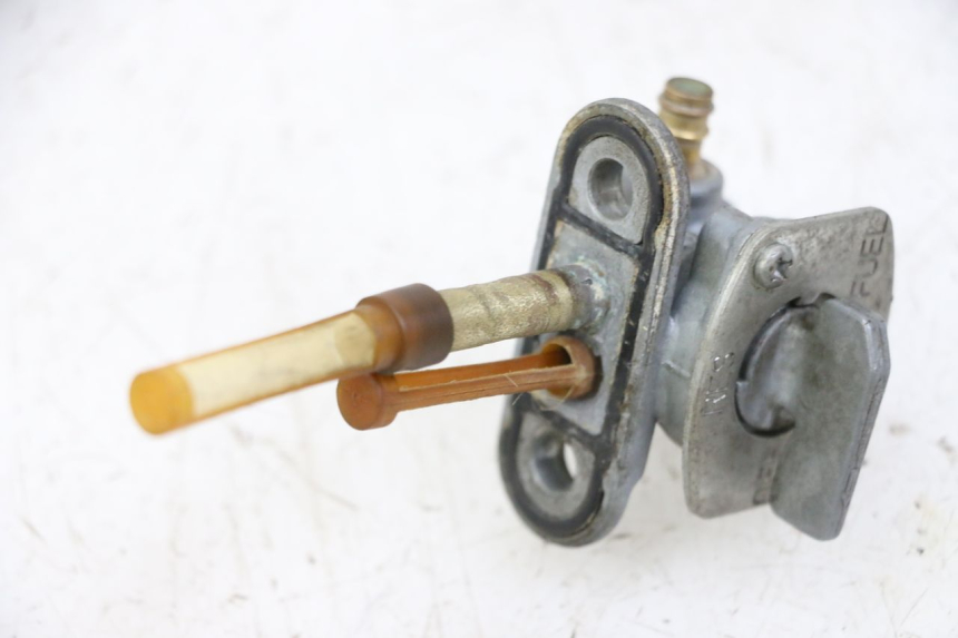 photo de FUEL TANK TAP YAMAHA PW 80 (1983 - 2014) - Alternative perspective