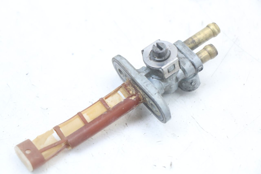 photo de FUEL TANK TAP SUZUKI GS F 500 (2004 - 2007) - Alternative perspective