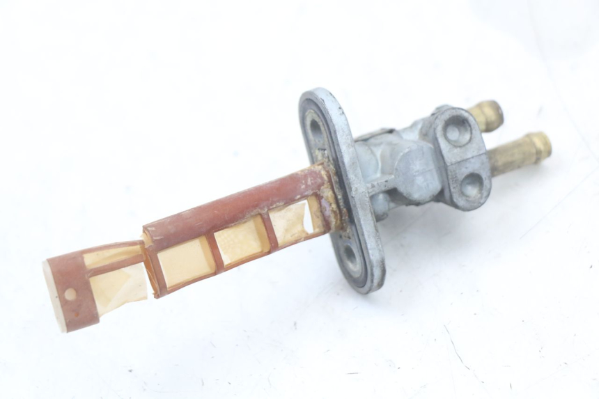 photo de FUEL TANK TAP SUZUKI GS F 500 (2004 - 2007) - Technical close-up