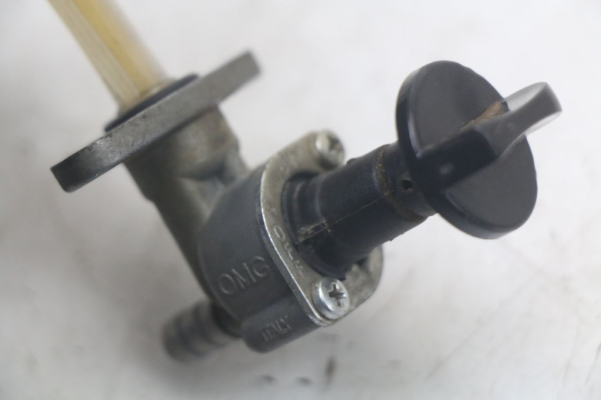 photo de FUEL TANK TAP FANTIC XM PERFORMANCE 2T 50 (2021 - 2022) - Zoom on usage condition