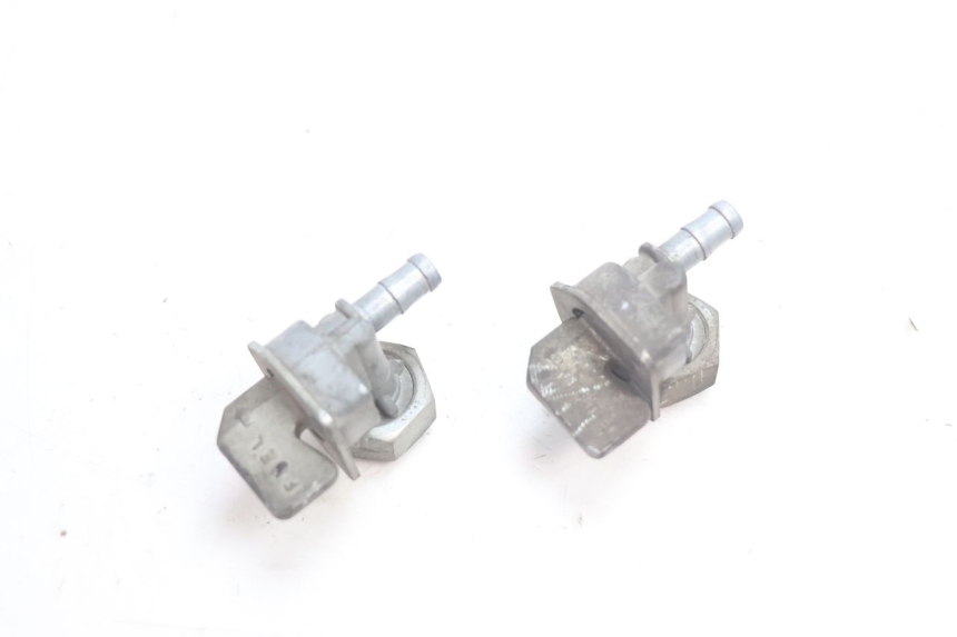 photo de FUEL TANK TAP HONDA XRV AFRICA TWIN 750 (1990 - 1992) - Fixing points details