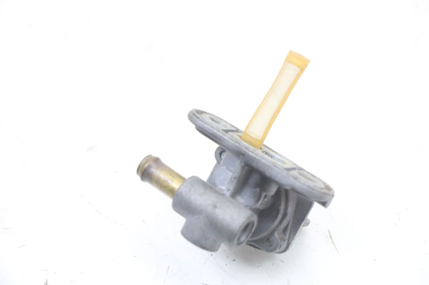 photo de FUEL TANK TAP YAMAHA FZS FAZER 600 (2001 - 2003) - Alternative perspective
