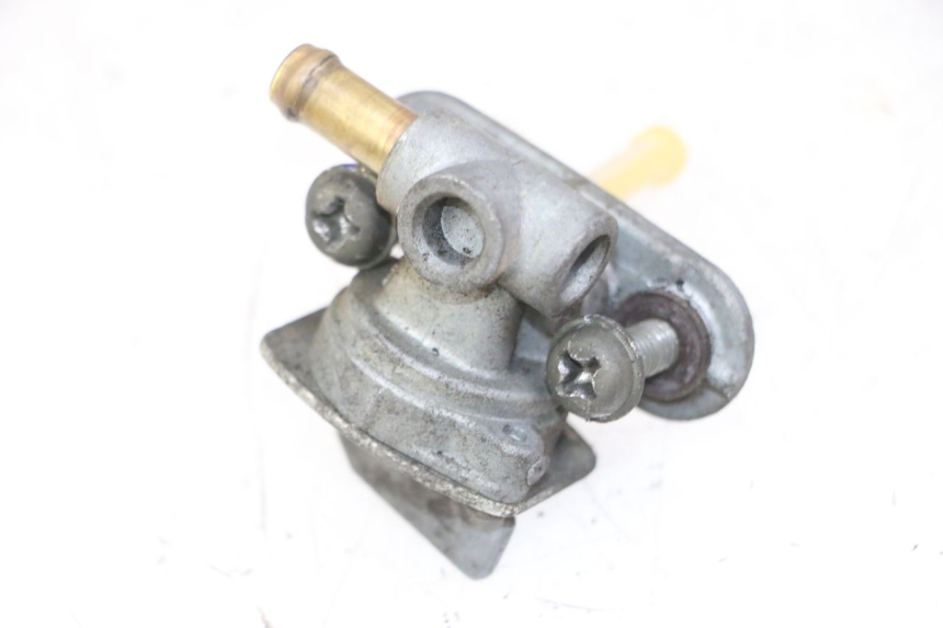 photo de FUEL TANK TAP YAMAHA FZS FAZER 600 (2001 - 2003) - Technical close-up