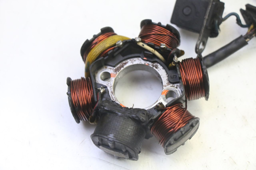 photo de ROTOR STATOR PEUGEOT ELYSTAR 50 (2002 - 2014) - Fixing points details