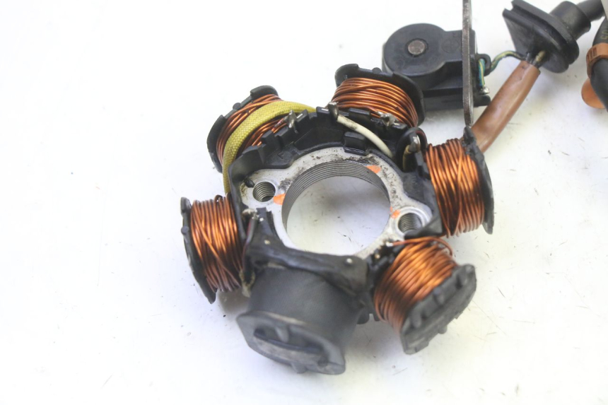 photo de ROTOR STATOR PEUGEOT ELYSTAR 50 (2002 - 2014) - Fixing points details