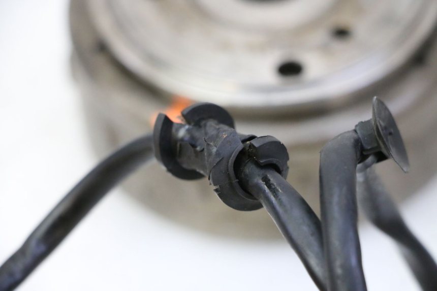 photo de ROTOR STATOR HONDA FES S-WING SWING ABS 125 (2007 - 2015) - Alternative perspective