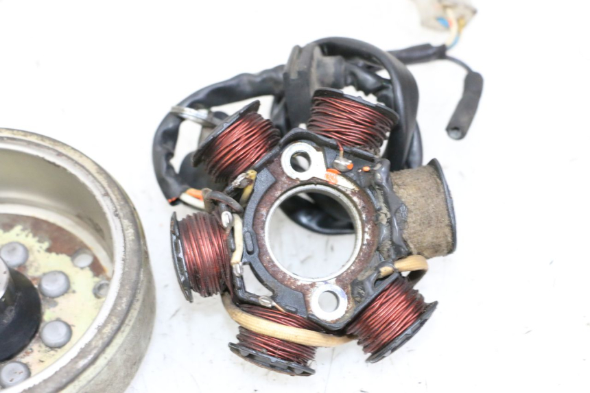 photo de ROTOR STATOR PEUGEOT KISBEE 2T 50 (2010 - 2017) - Component zoom