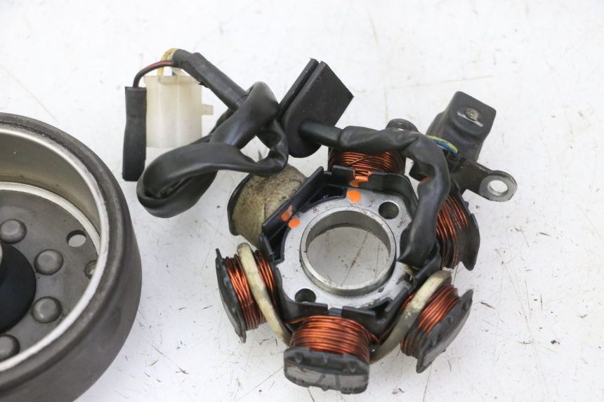 photo de ROTOR STATOR PEUGEOT KISBEE 2T 50 (2010 - 2017) - Fixing points details