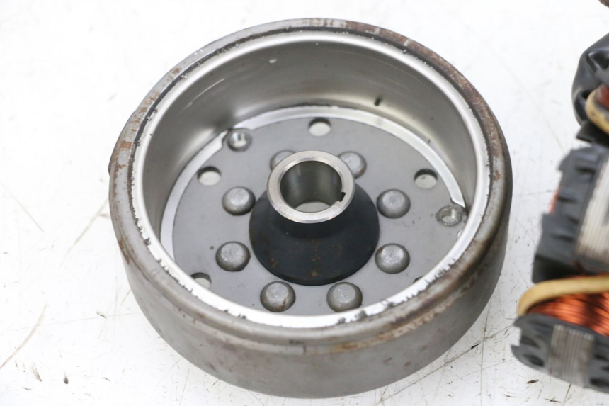 photo de ROTOR STATOR PEUGEOT KISBEE 2T 50 (2010 - 2017) - Fixing points details