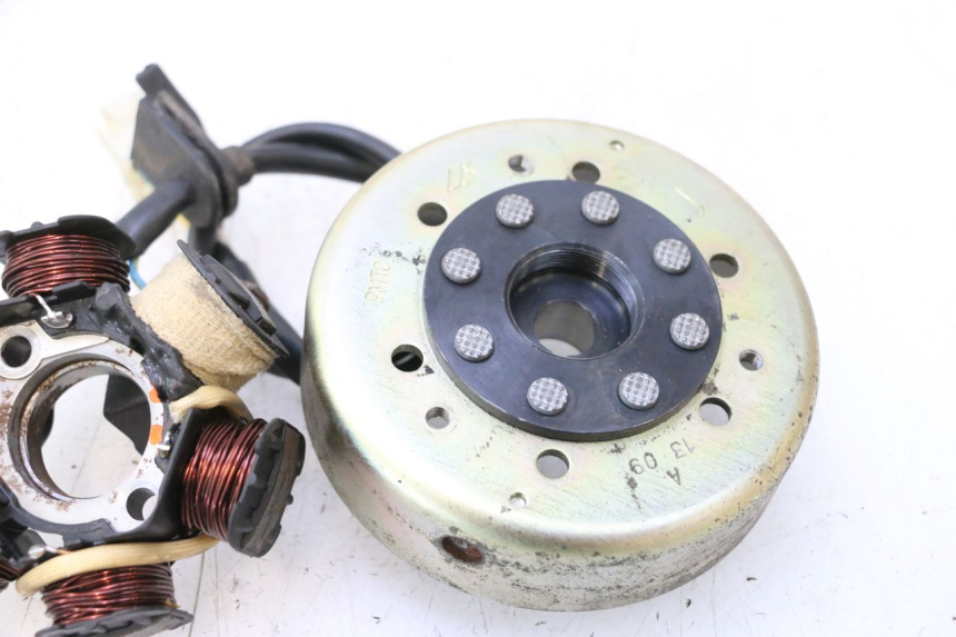 photo de ROTOR STATOR PEUGEOT LUDIX ONE 50 (2004 - 2013) - High-resolution close-up