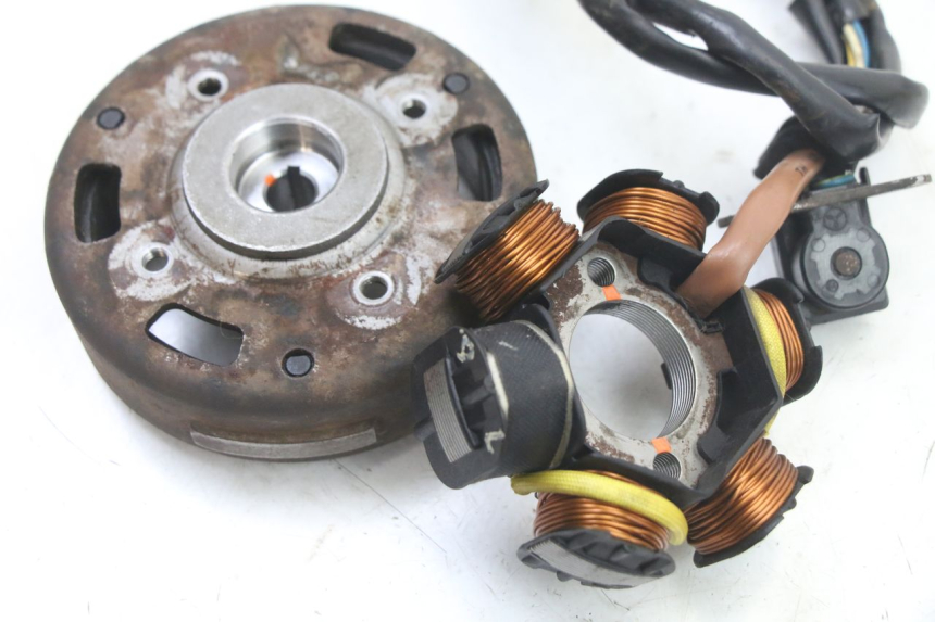 photo de ROTOR STATOR PEUGEOT TKR TREKKER FURIOUS 50 (2005 - 2014) - Alternative perspective