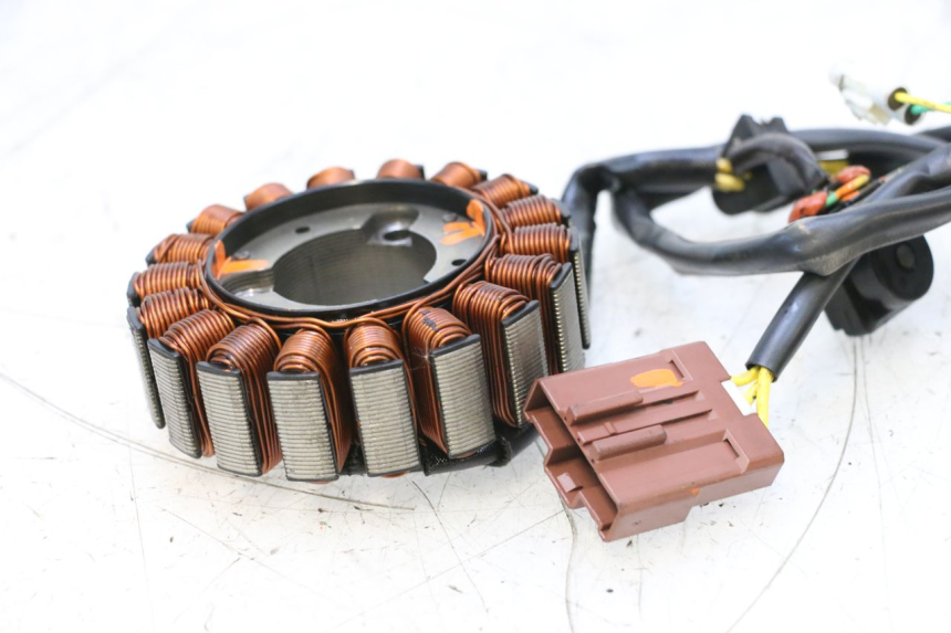 photo de ROTOR STATOR PEUGEOT SATELIS COMPRESSOR K15 125 (2006 - 2009) - Fixing points details