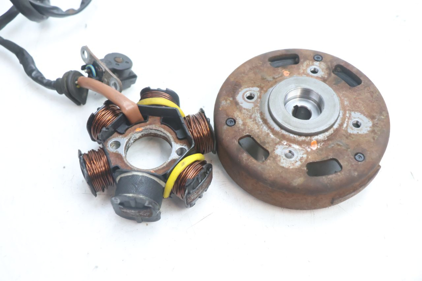 photo de ROTOR STATOR PEUGEOT SPEEDFIGHT 2 AC 50 (2000 - 2009) - Technical close-up