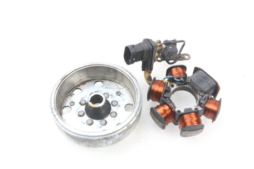 photo de ROTOR STATOR PIAGGIO ZIP 2T 50 (2009 - 2019) - Alternative perspective