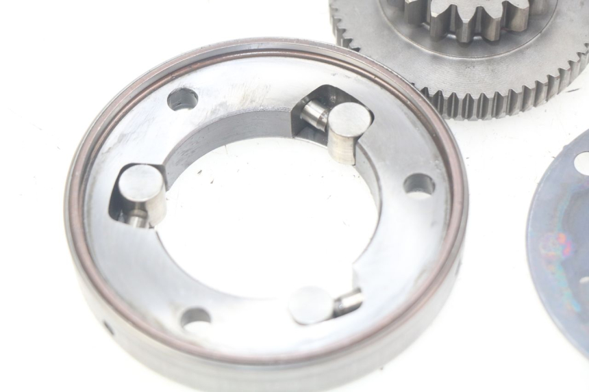 photo de STARTER CLUTCH SUZUKI BURGMAN 125 (2007 - 2014) - Alternative perspective