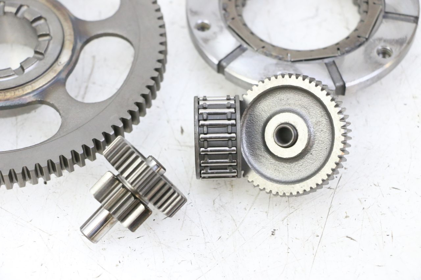 photo de STARTER CLUTCH HONDA NTV DEAUVILLE 650 (2001 - 2006) - Technical close-up