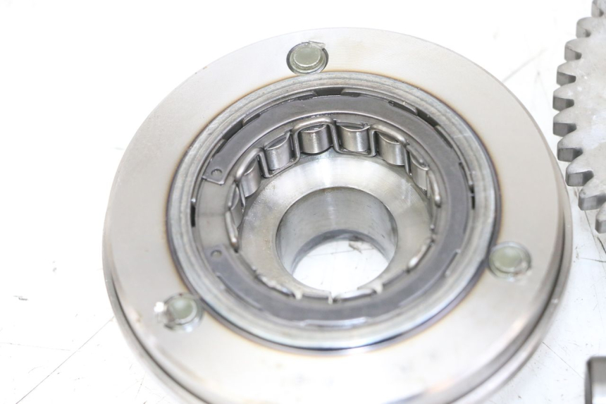 photo de STARTER CLUTCH YAMAHA FZS FAZER 600 (2001 - 2003) - Alternative perspective