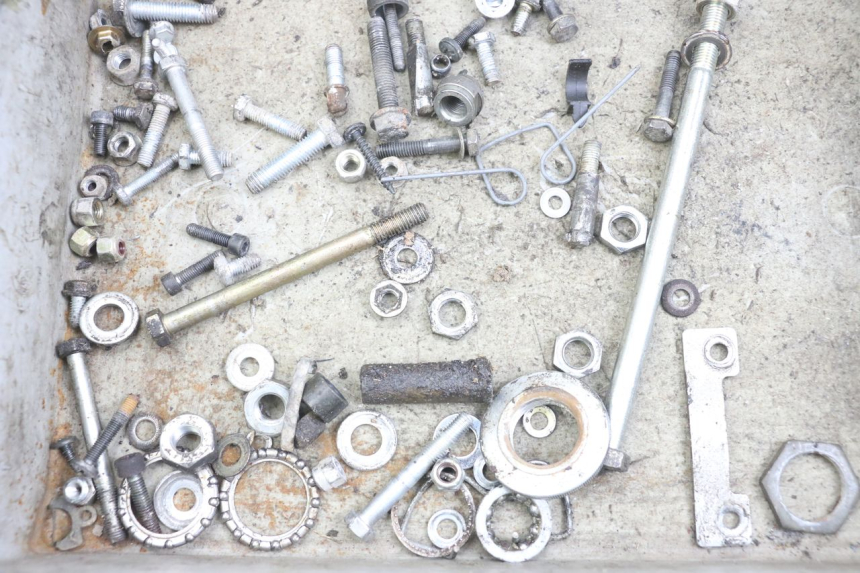 photo de SCREW FASTENER BAG PEUGEOT 103 VOGUE VS2 50 (2004 - 2017) - Zoom on usage condition