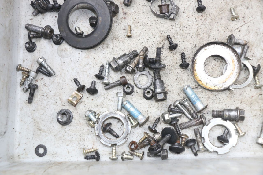 photo de SCREWS BAG YAMAHA AEROX NAKED 2T 50 (2013 - 2017) - Zoom on usage condition