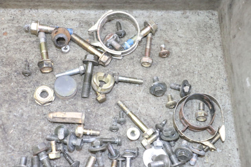 photo de SCREW FASTENER BAG KYMCO AGILITY 4T 50 (2005 - 2018) - Alternative perspective