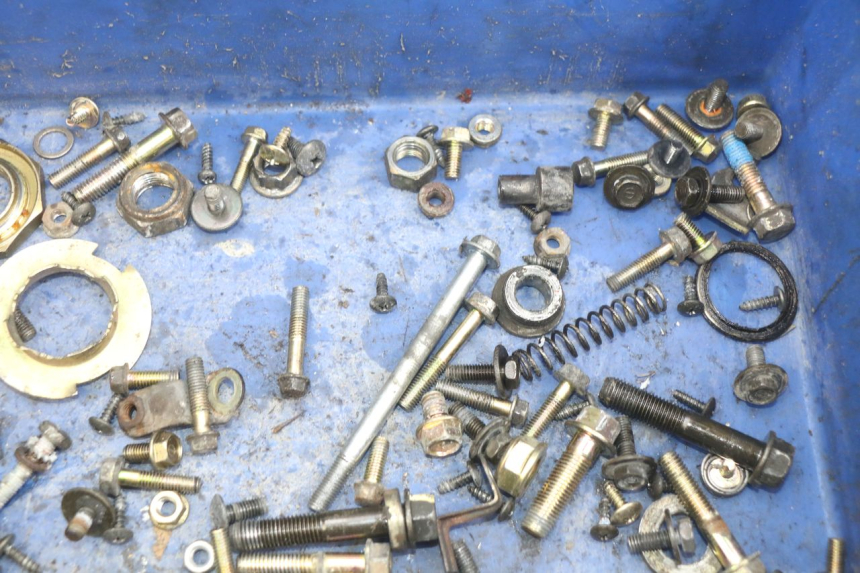 photo de SCREW FASTENER BAG KYMCO AGILITY NAKED RENOUVO 2T 50 (2011 - 2018) - Alternative perspective