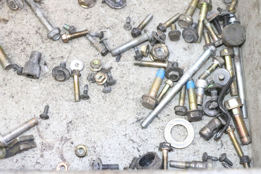 photo de SCREW FASTENER BAG KYMCO AGILITY NAKED RENOUVO 2T 50 (2011 - 2018) - Alternative perspective