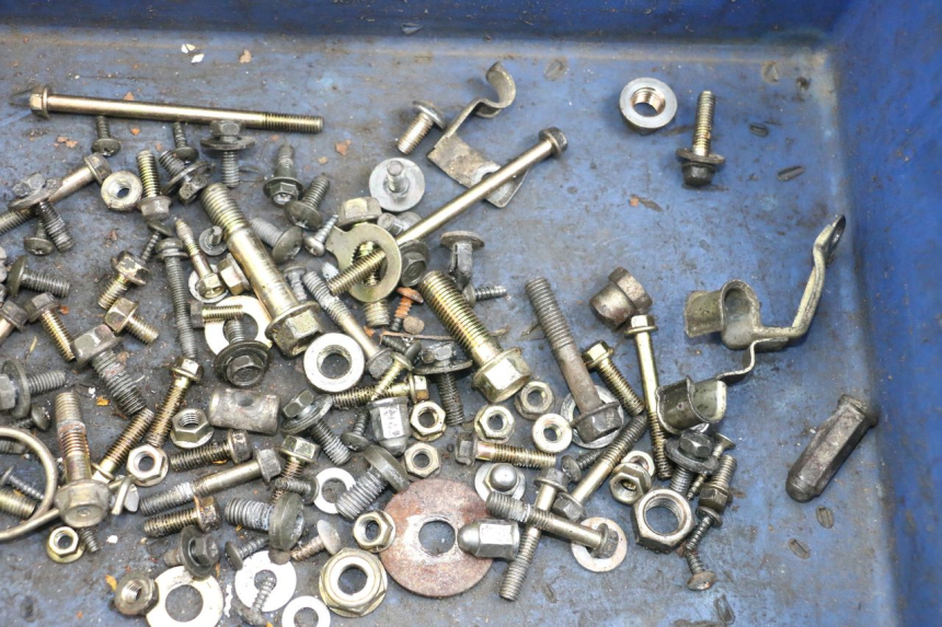 photo de SCREWS BAG KYMCO AGILITY PREMIUM 50 (2007 - 2010) - Zoom on usage condition