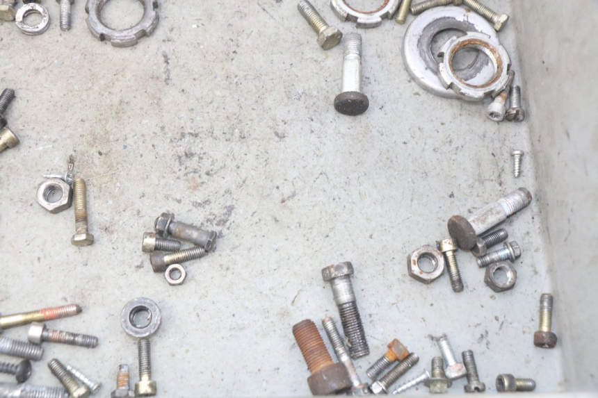 photo de SCREW FASTENER BAG MBK BOOSTER SPIRIT 50 (2004 - 2017) - Zoom on usage condition