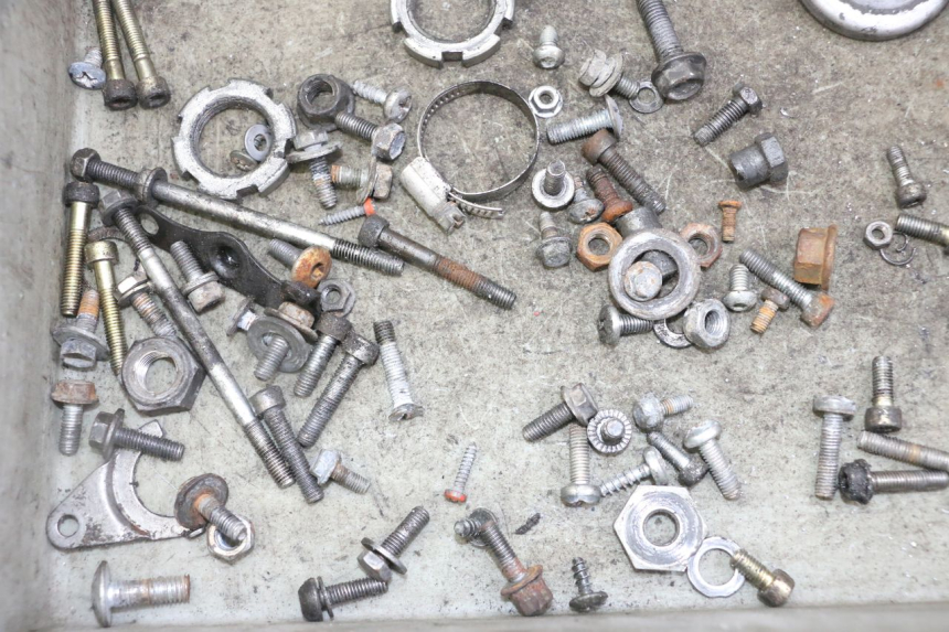 photo de SCREW FASTENER BAG MBK BOOSTER SPIRIT NAKED 50 (2004 - 2017) - Zoom on usage condition