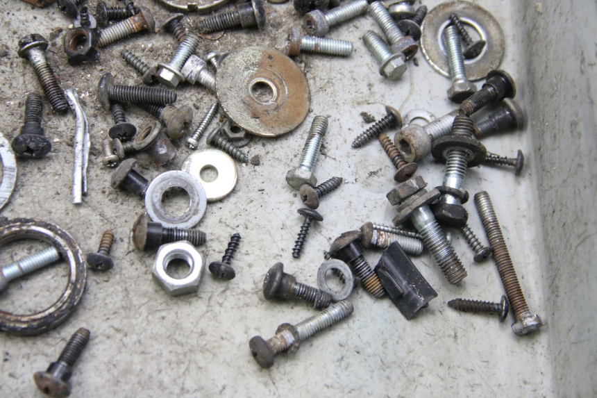 photo de SCREW FASTENER BAG DERBI BOULEVARD 50 (2009 - 2006) - Alternative perspective