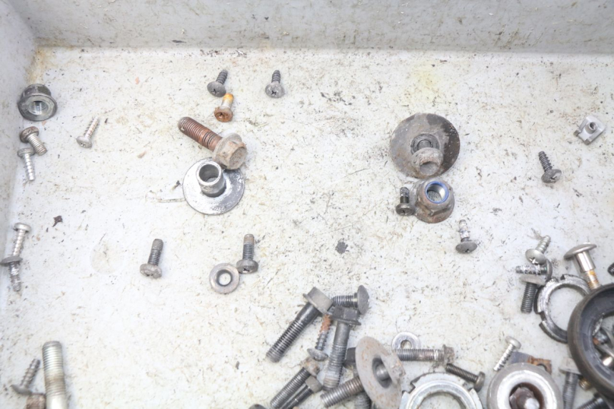 photo de SCREW FASTENER BAG SUZUKI BURGMAN 125 (2007 - 2014) - Zoom on usage condition