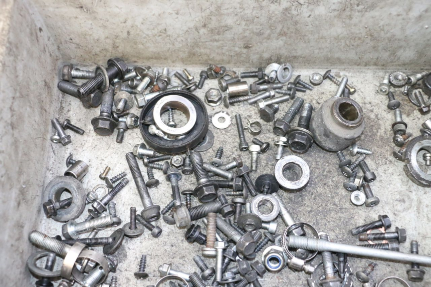 photo de SCREW FASTENER BAG SUZUKI BURGMAN 125 (2007 - 2014) - Zoom on usage condition