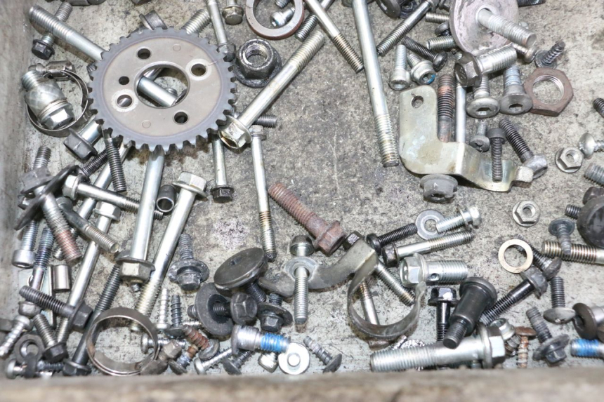 photo de SCREW FASTENER BAG SUZUKI BURGMAN 125 (2007 - 2014) - Zoom on usage condition