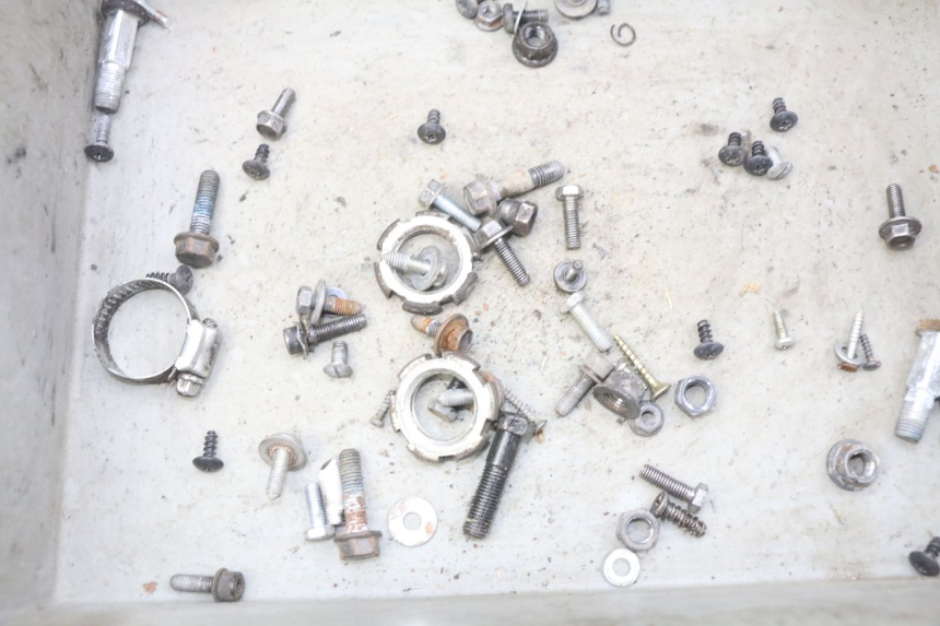 photo de SCREW FASTENER BAG YAMAHA BW'S NAKED 50 (2008 - 2019) - Zoom on usage condition