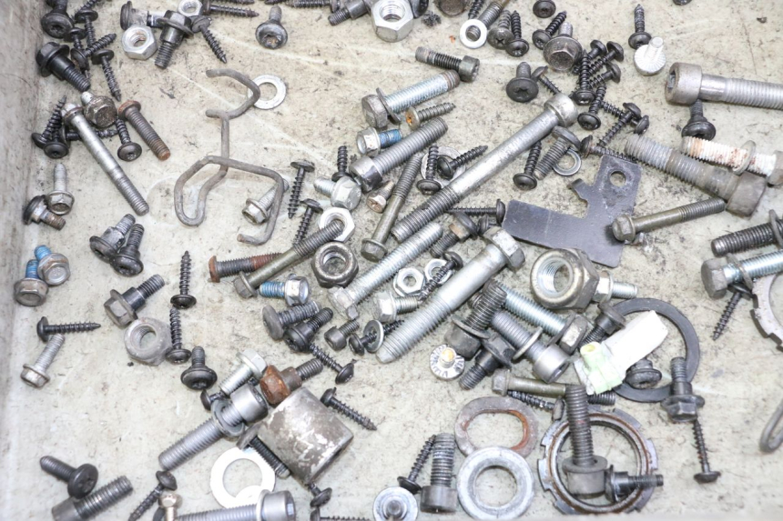 photo de SCREW FASTENER BAG PEUGEOT CITYSTAR 50 (2013 - 2017) - Zoom on usage condition