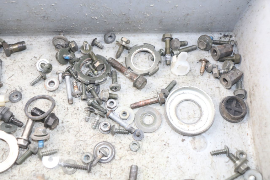 photo de SCREW FASTENER BAG YAMAHA CYGNUS X INJECTION 125 (2007 - 2013) - Zoom on usage condition