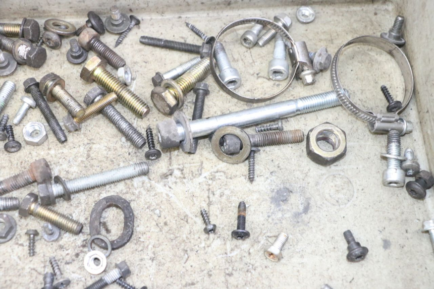 photo de SCREWS BAG PEUGEOT ELYSTAR 125 (2002 - 2007) - Zoom on usage condition